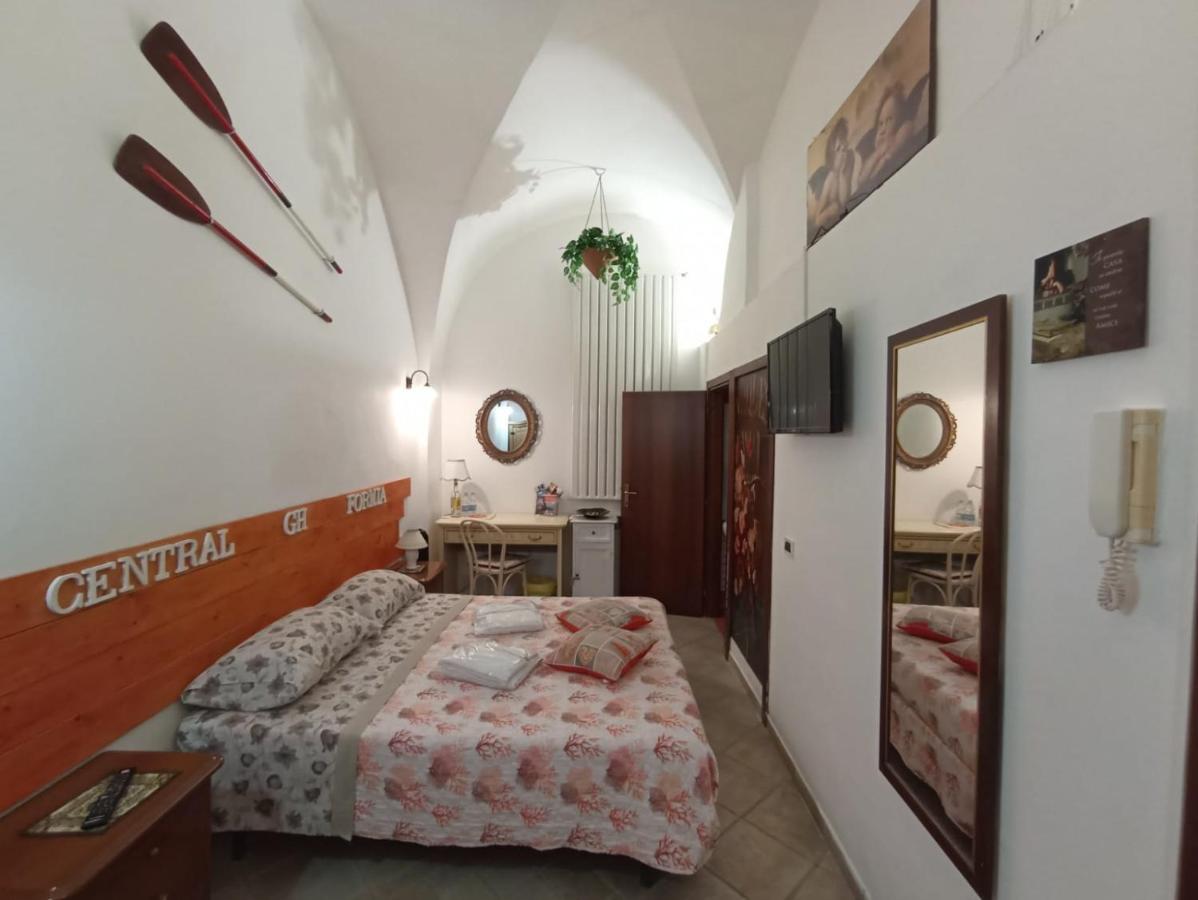 Central Gh Formia Luaran gambar
