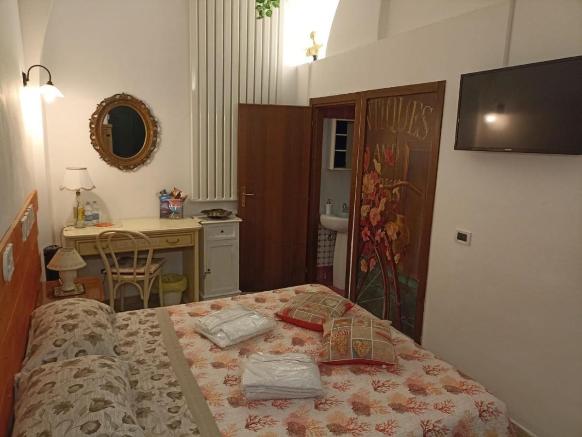 Central Gh Formia Luaran gambar